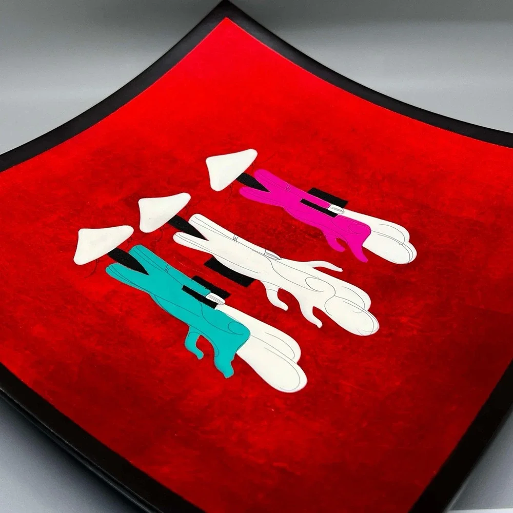 VIETNAMESE Set Of 2 RED LACQUERED CURVED DECORATIVE DISHES‎ 3 WOMEN W/books EUC